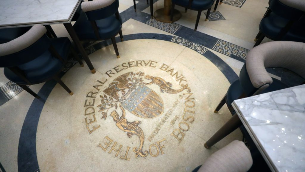 Rendimientos de bonos del Tesoro de Estados Unidos caen porque temor por Ucrania provoca compras de seguridad