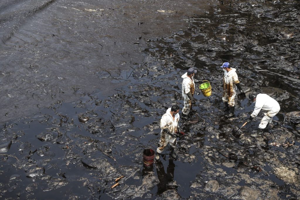 Derrame de petróleo de Repsol: ¿Cómo afecta al principal activo biológico de la pesca artesanal?