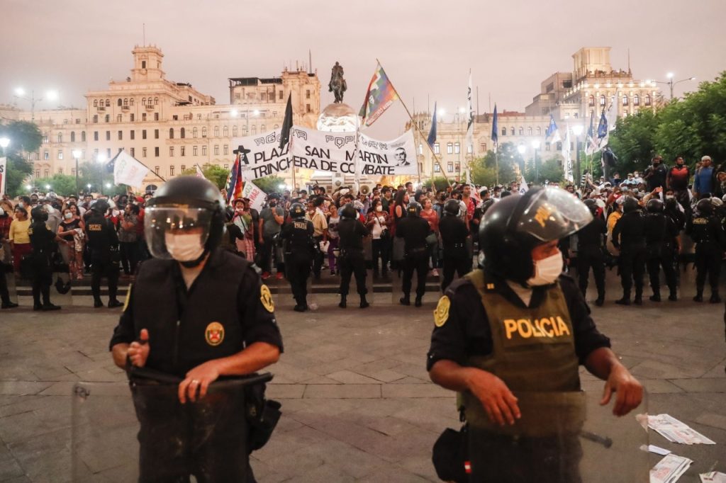 Manifestantes mantienen las protestas contra Castillo en Lima y Trujillo